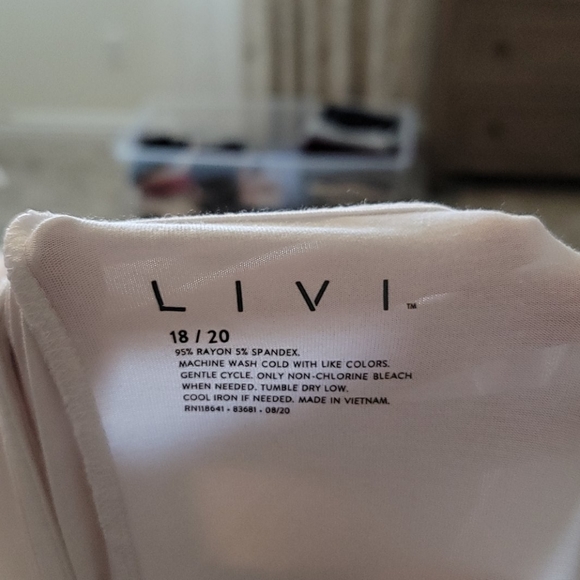 T-Shirt - Picture 3 of 3